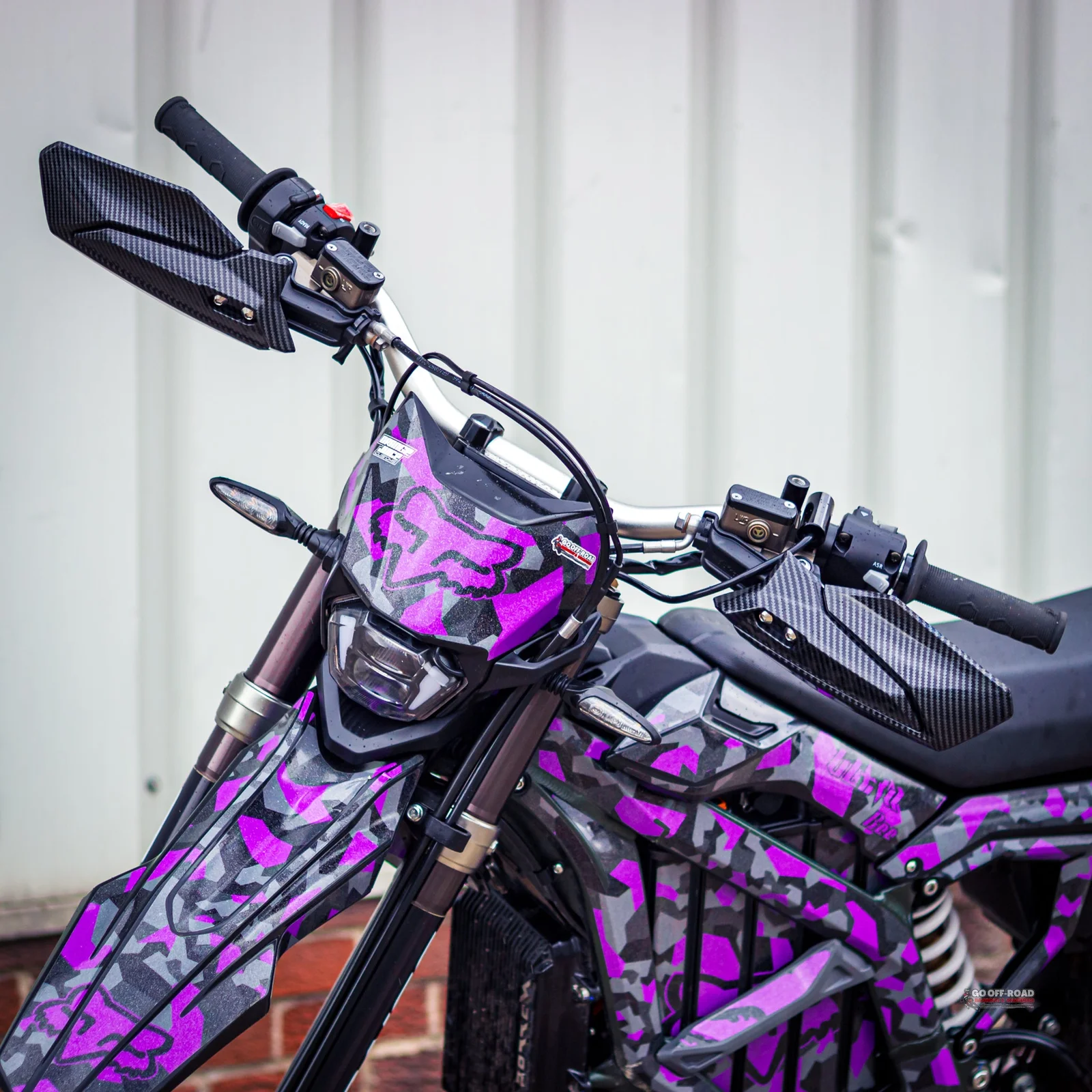 SUR RON ULTRA BEE HAND GUARD PAIR CARBON - View 2